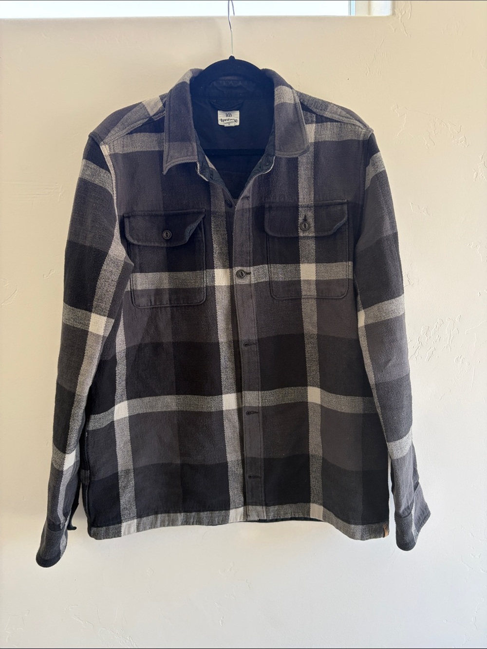 tentree Black & Gray Plaid Button-Up Shirt Jacket